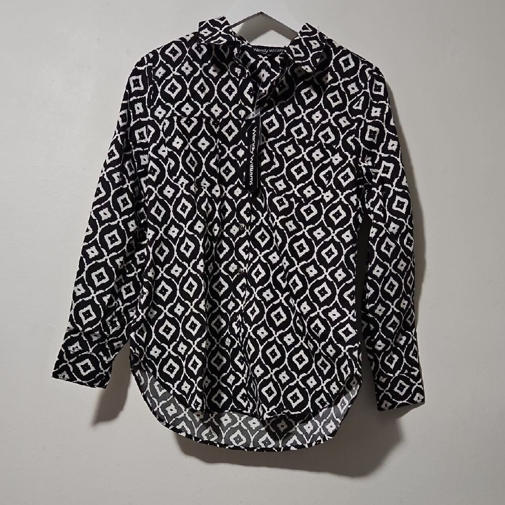 Wendy Williams Black and White Geometric Shirt